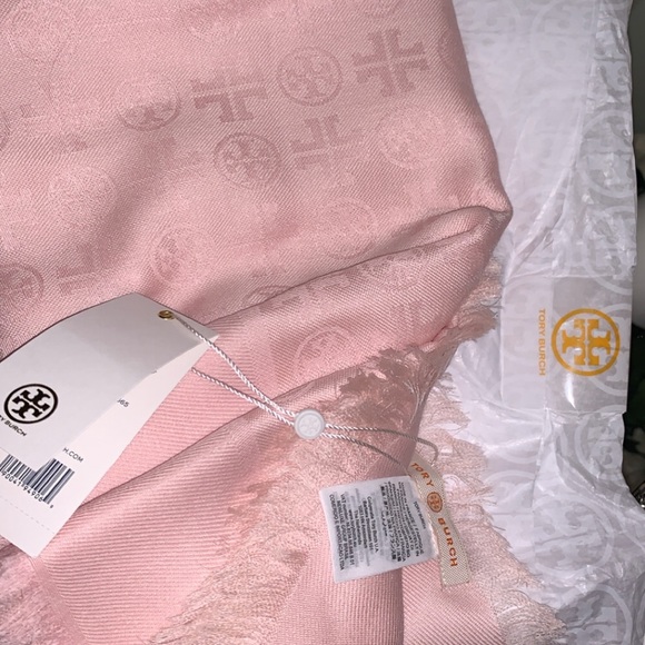 Logo Jacquard traveler scarf - Picture 13 of 13